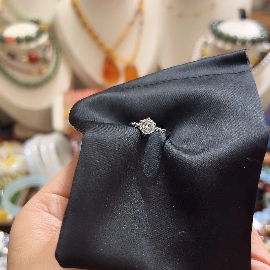 银S925镀金镶嵌戒指玛瑙/玉髓一克拉莫桑钻