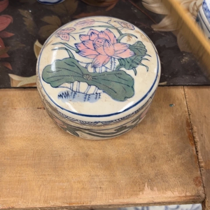 瓷片微瑕。。。。。。。。。。。。。。