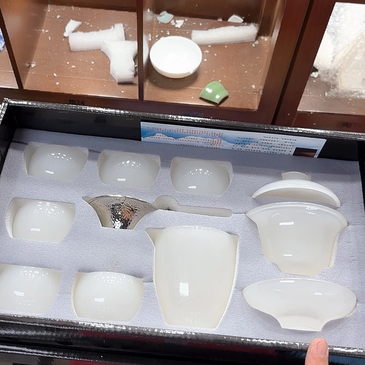 孤品茶具套装等。