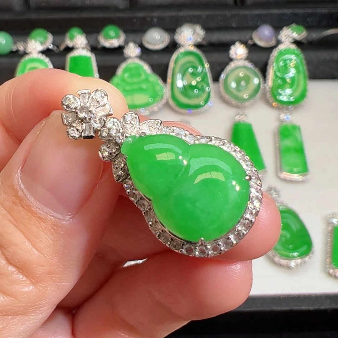 翡翠吊坠(不含链)18K金镶嵌