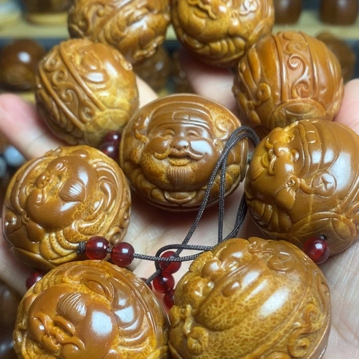 核桃木/黑胡桃（胡桃木）哈*的橄榄核雕工艺