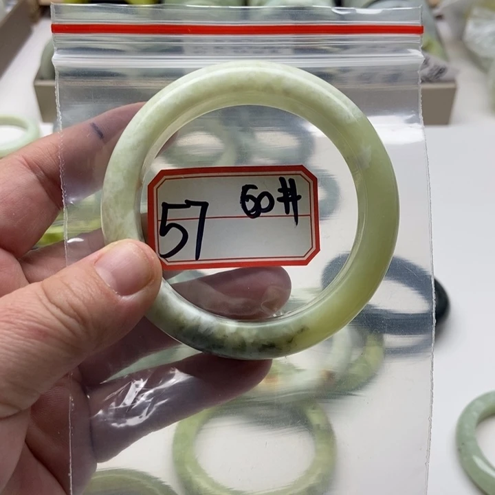 蛇纹石玉手镯未镶嵌时****见