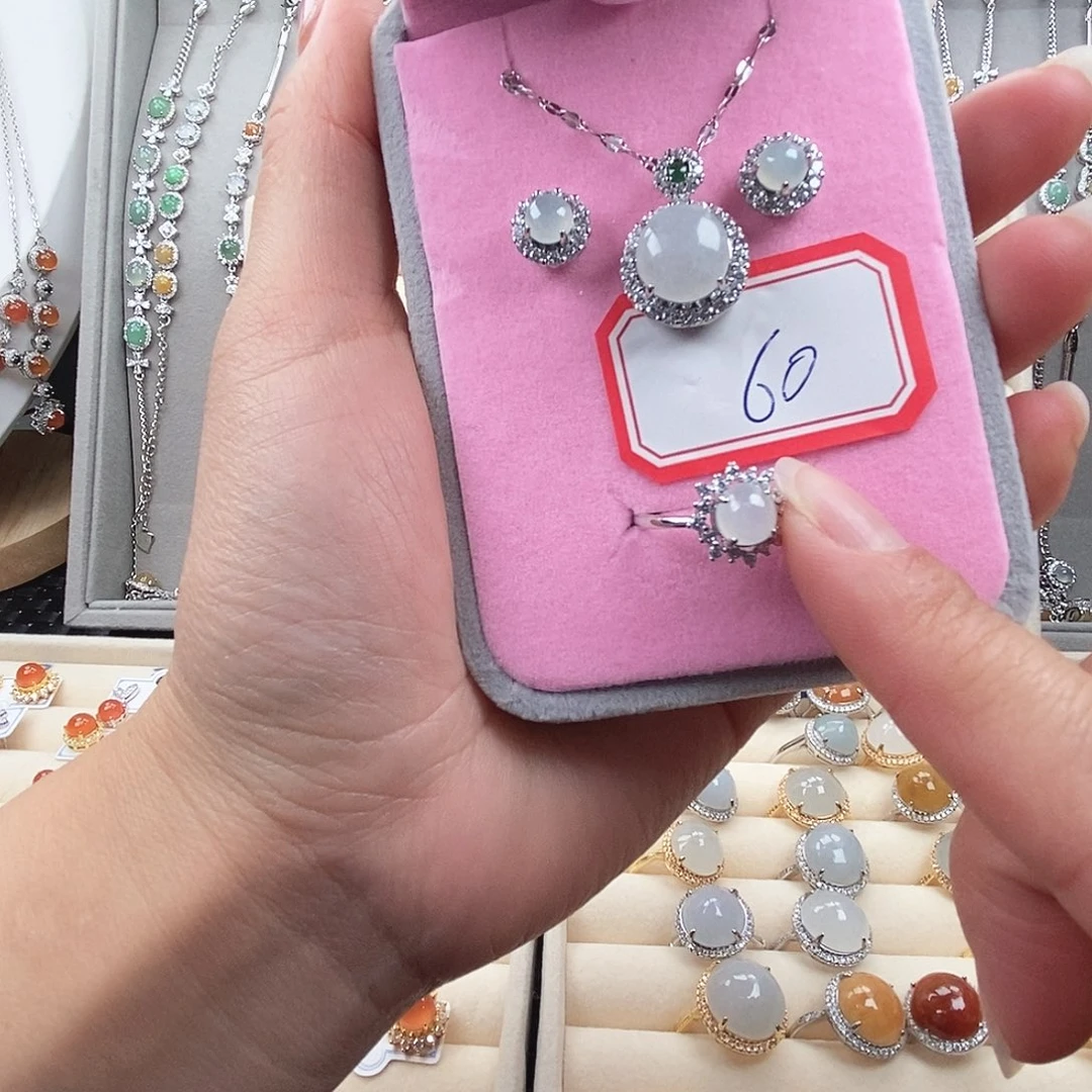 翡翠未镶嵌戒指缅甸