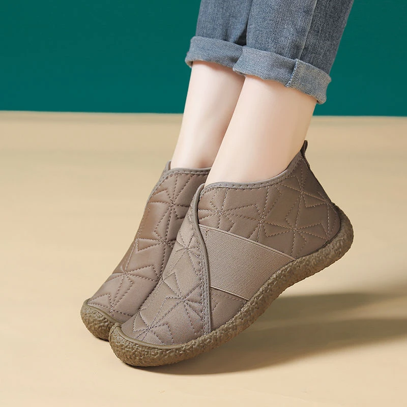 2025冬季新款雪地靴软底舒适妈妈鞋防风防寒轻便舒适时尚加绒棉鞋