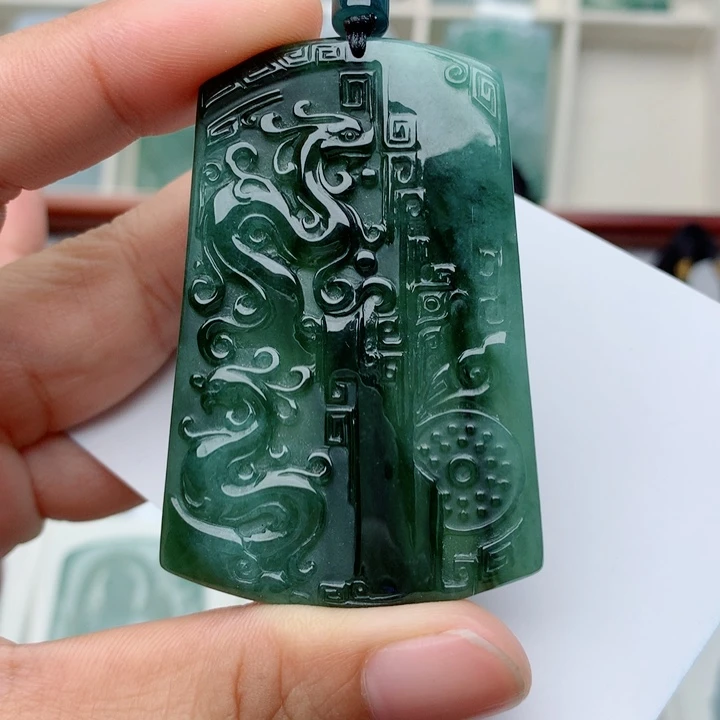 翡翠未镶嵌颈饰无事牌