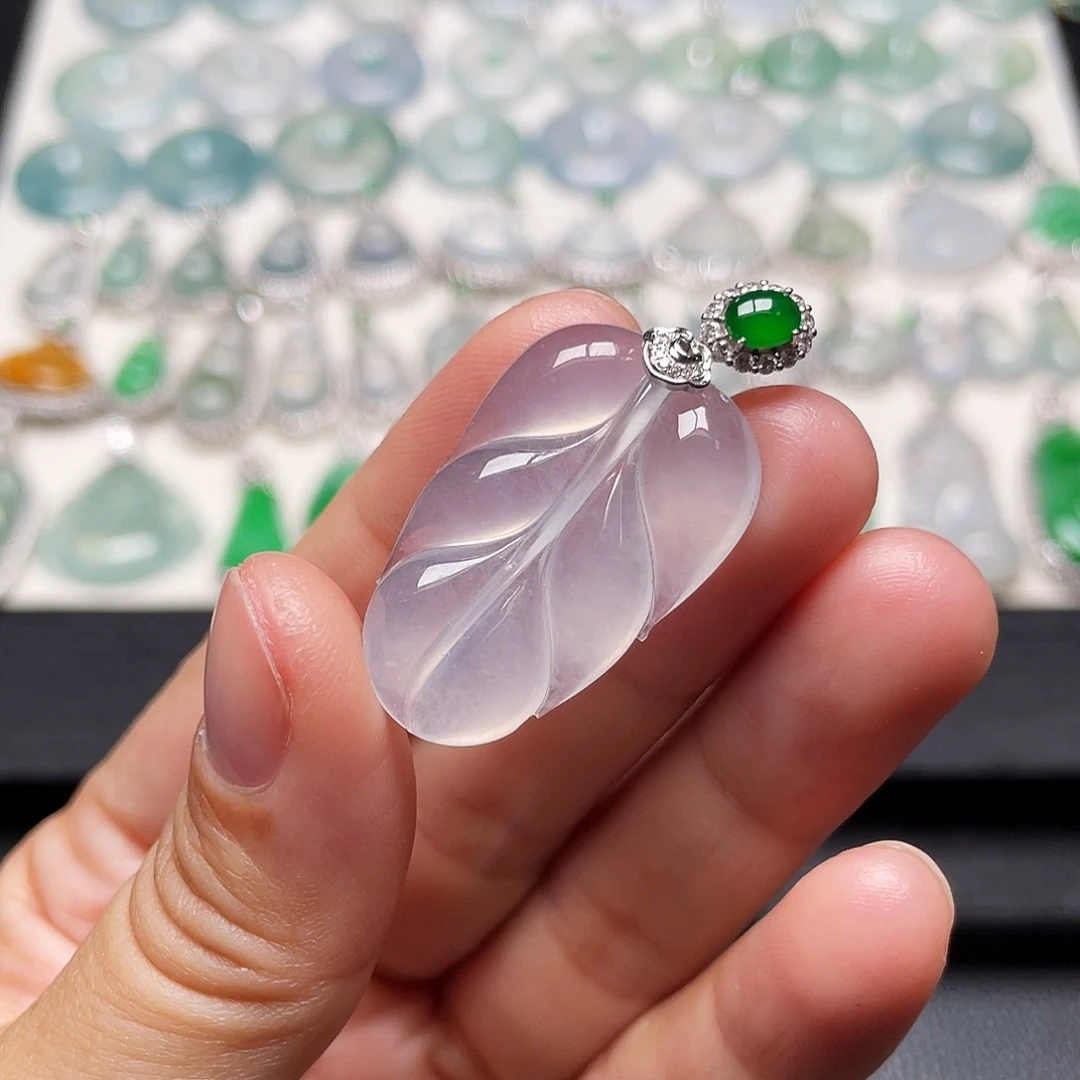 翡翠18K金镶嵌颈饰叶子