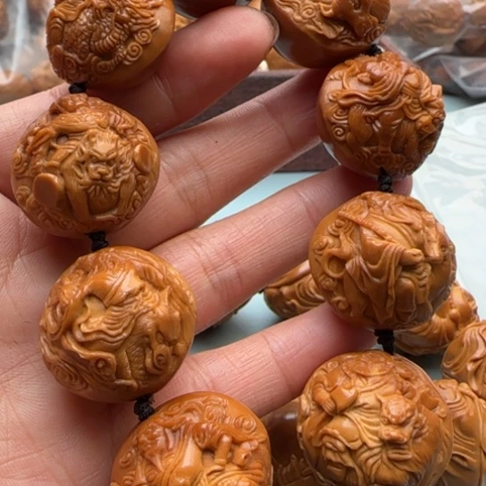橄榄核手串雕刻工艺