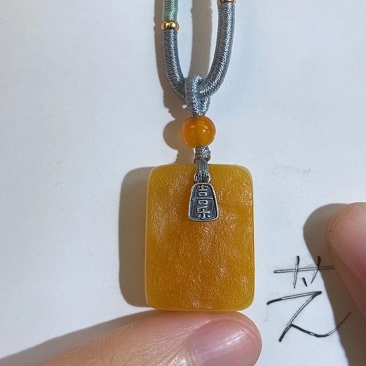 未镶嵌琥珀珠宝奇石