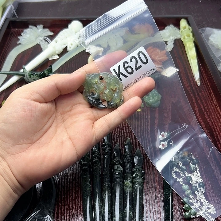 蛇纹石玉发饰合金龍***上