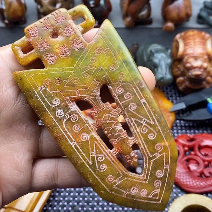 蛇纹石玉未镶嵌颈饰