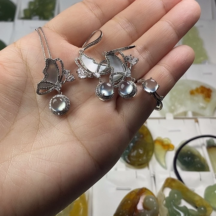 周***刚蛇纹石玉银S925镶嵌颈饰