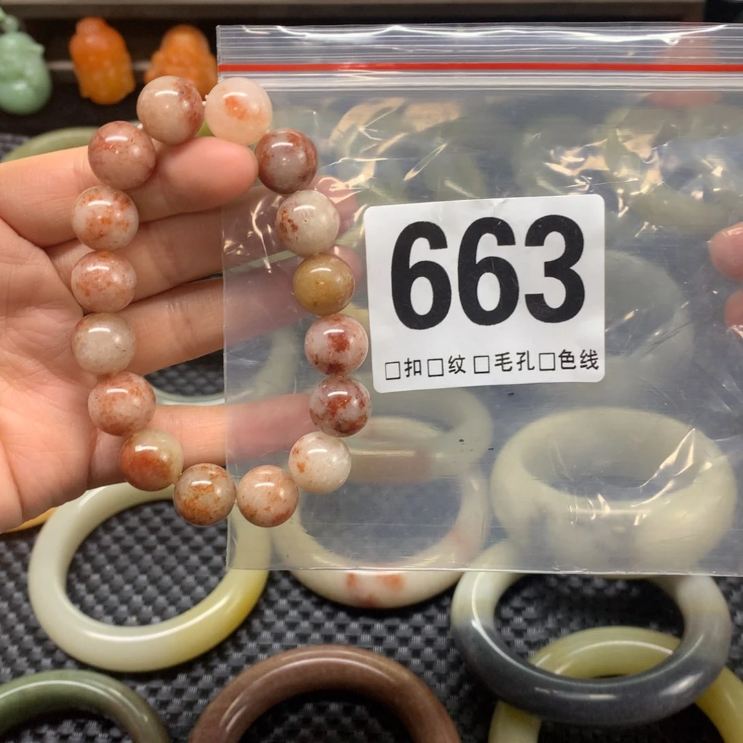 吴****石英质玉手链未镶嵌