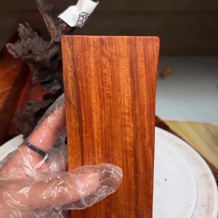 大叶紫檀（黑酸枝木类）