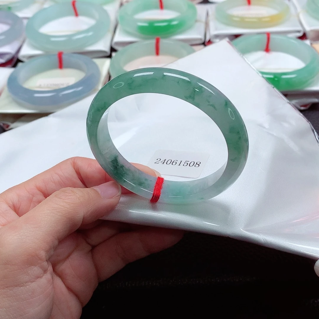 翡翠手镯（贵妃镯）未镶嵌天然翡翠A货手镯