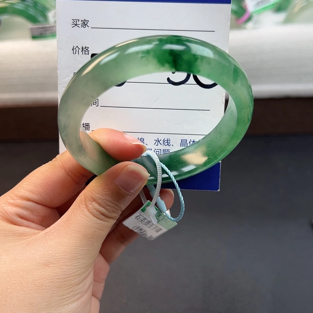 未镶嵌手镯石英质玉