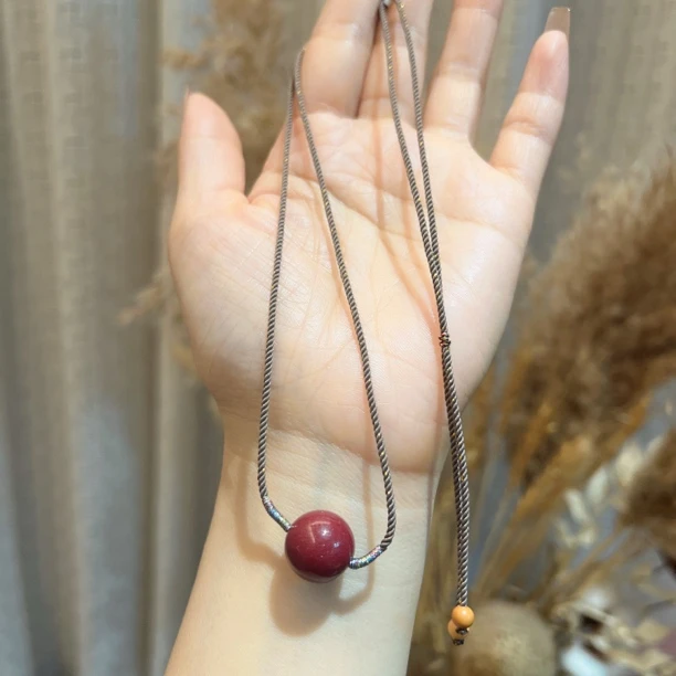 含辰砂工艺品含辰砂工艺品高含量辰砂圆珠吊坠路路通项链