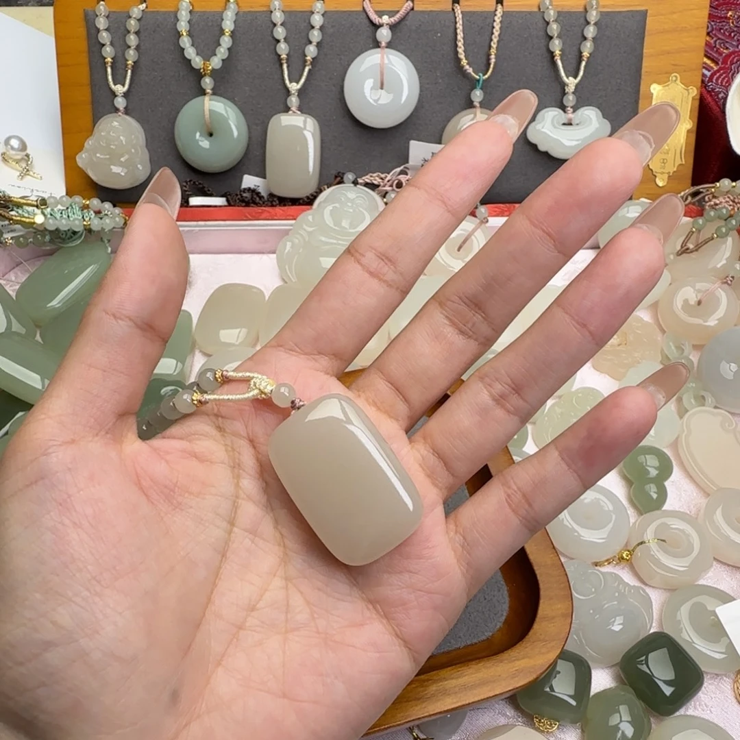 颈饰未镶嵌和田玉