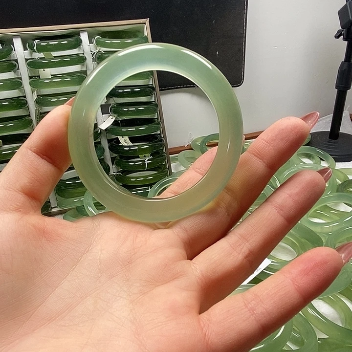 屿***•蛇纹石玉未镶嵌手镯