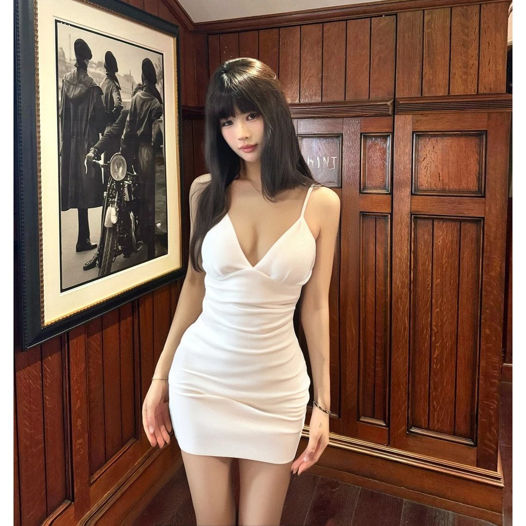 白色抹胸吊带连衣裙裙子女2025新款法式高级感温柔气质修身短裙