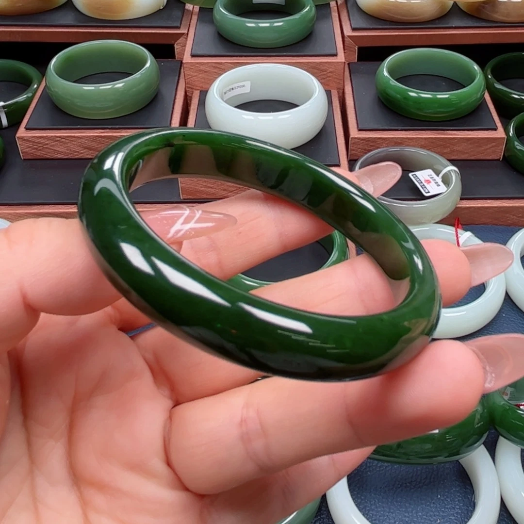 未镶嵌手镯和田玉（碧玉）5556圈口