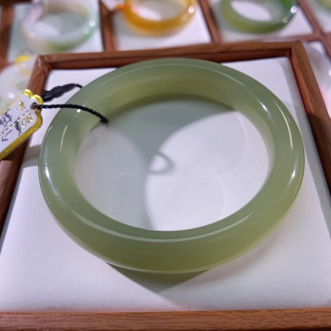 【闪购商品】未镶嵌手镯和田玉