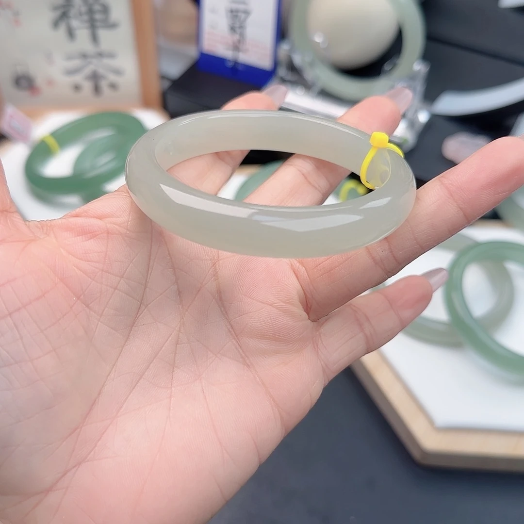 石英质玉未镶嵌手镯58