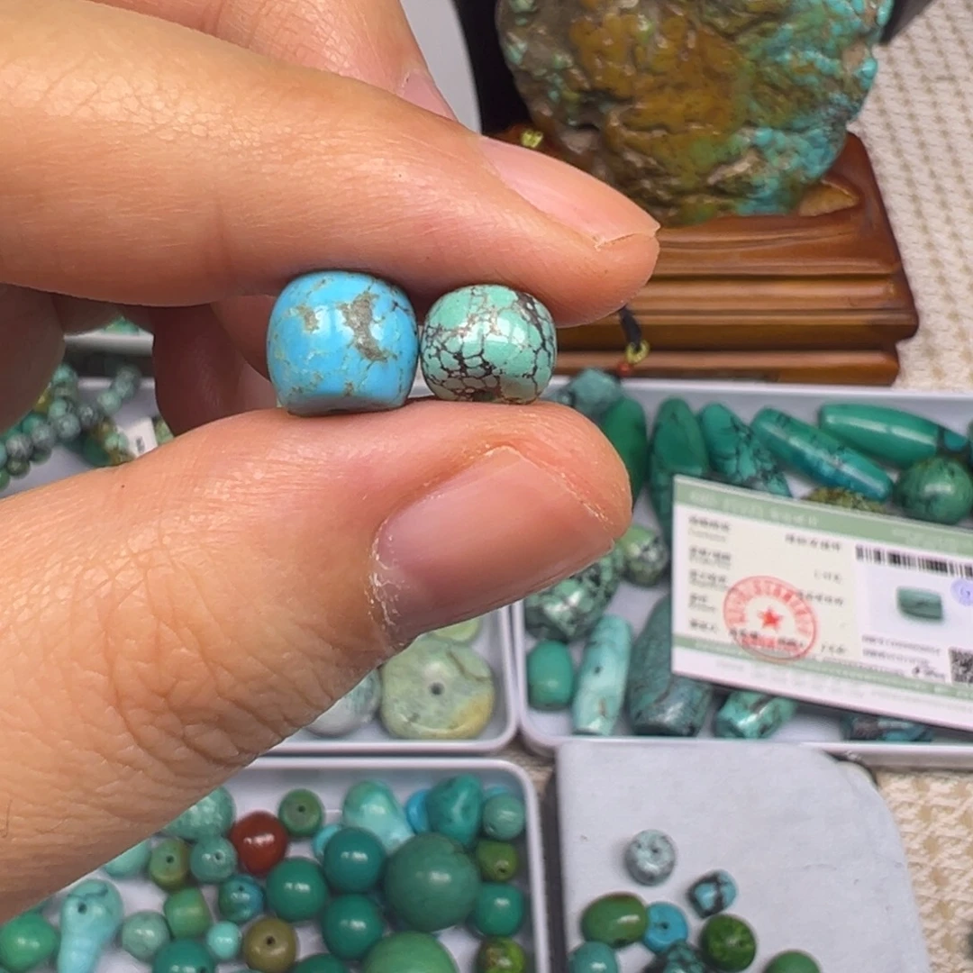 M***D湖北十堰原矿散珠两颗