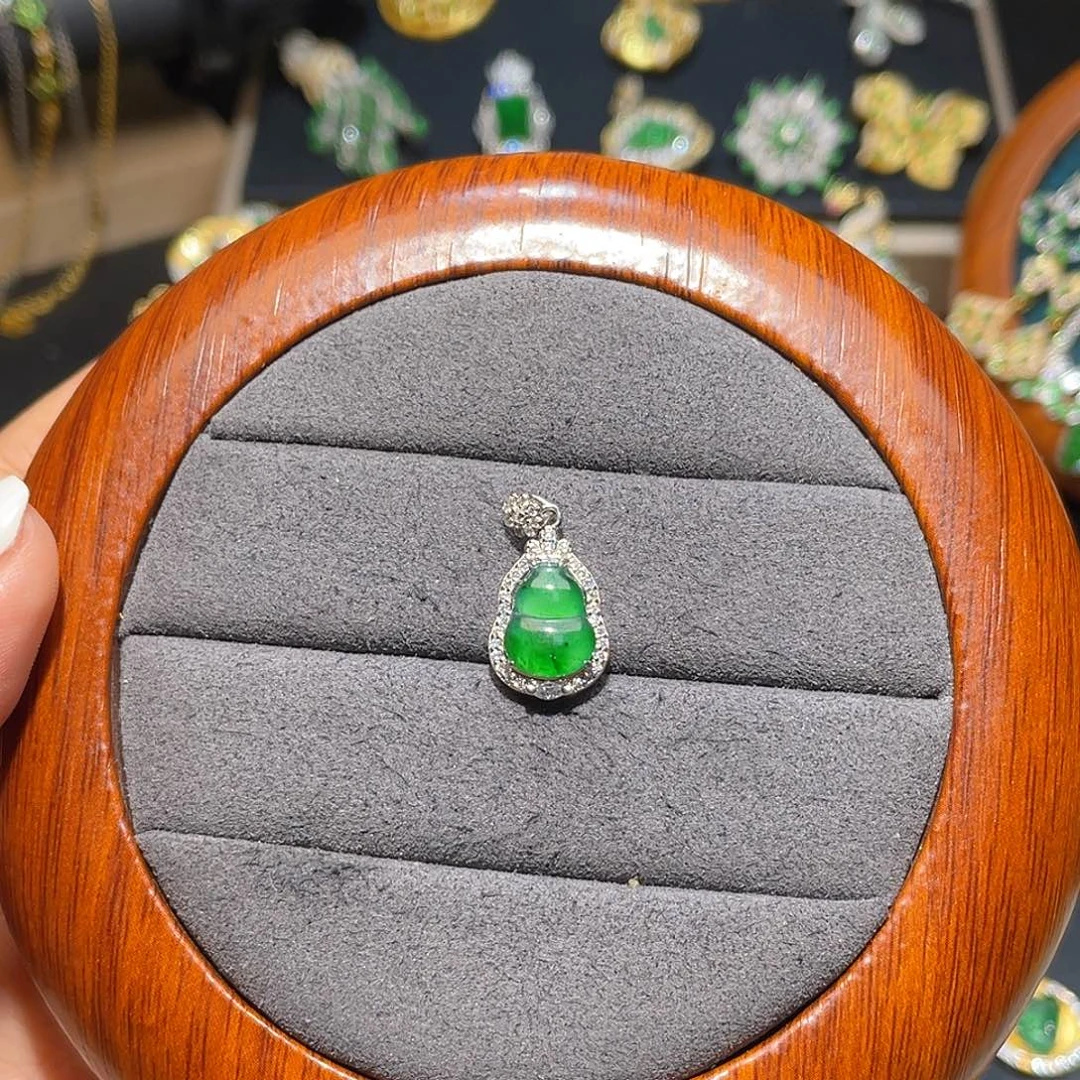 颈饰银S925镶嵌翡翠