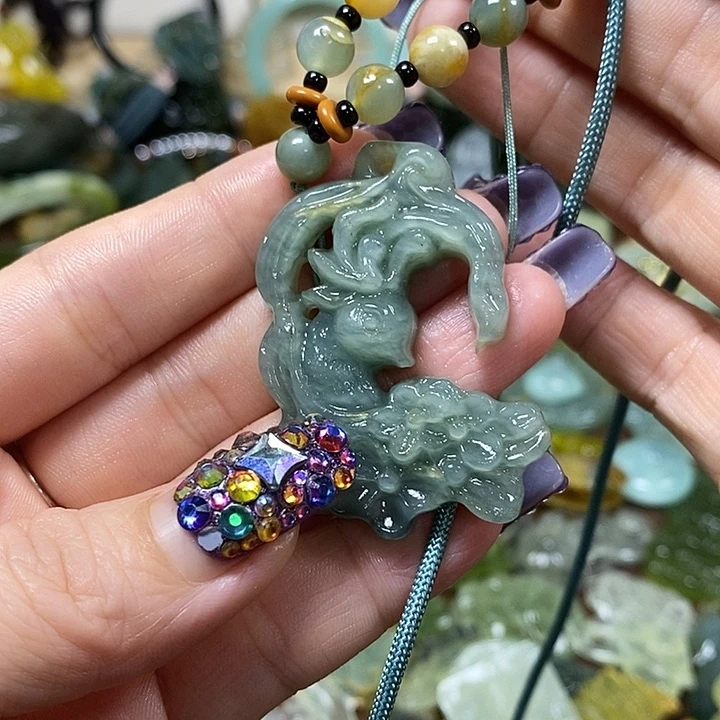 蛇纹石玉吊坠未镶嵌