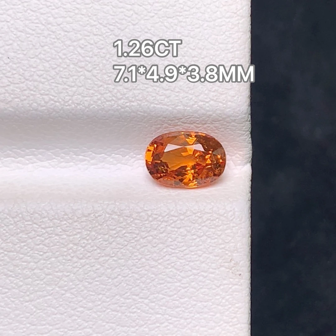 1.26克拉左右天然精品芬达石精切蛋形甜美艳橙色璀璨高颜值满火彩