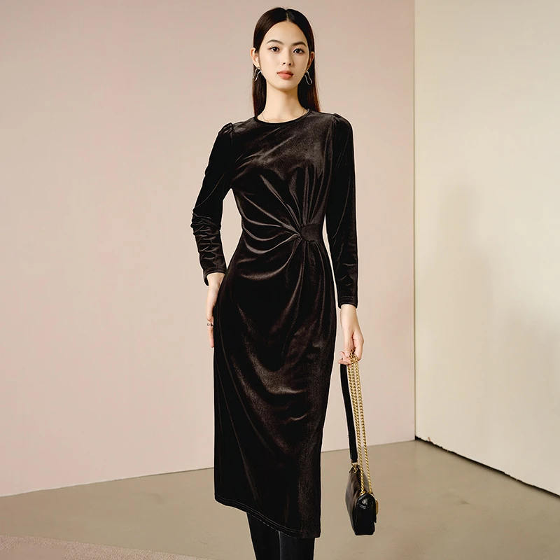 晚白新款时尚简约收腰裙子百搭高腰显瘦捏褶丝绒连衣裙24072952