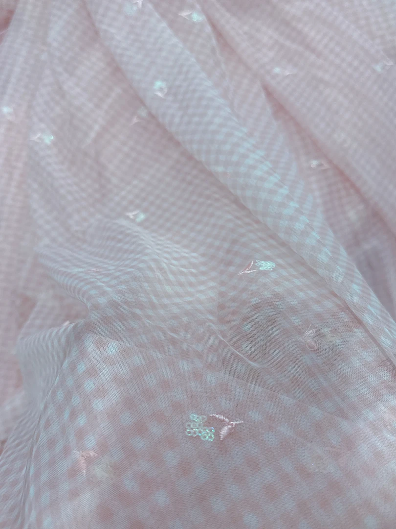 粉色小格子加密网纱刺绣小花宽 1.6 长 3 米