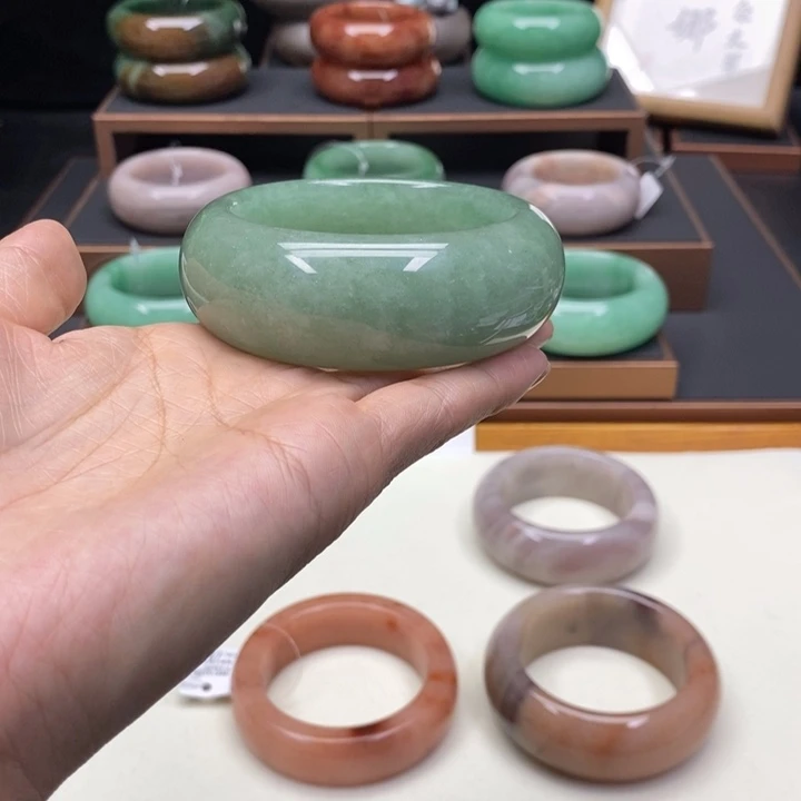 是***呀石英质玉（非洲翠）合金佘太翠