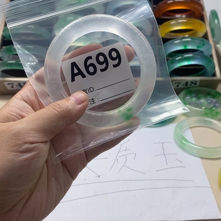 倾***笑玉时尚飘花手镯699