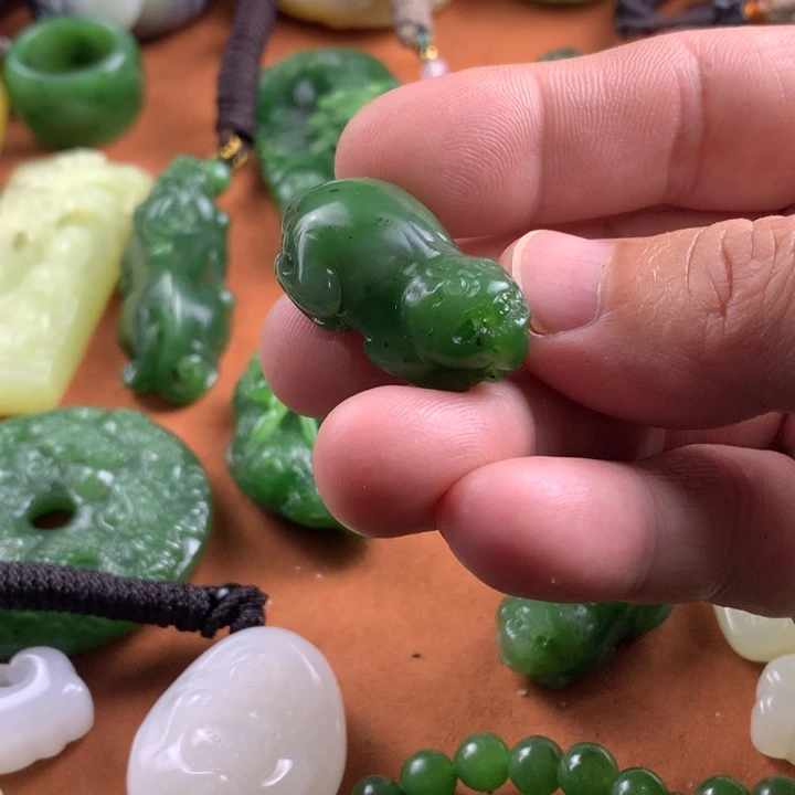 未镶嵌和田玉挂件