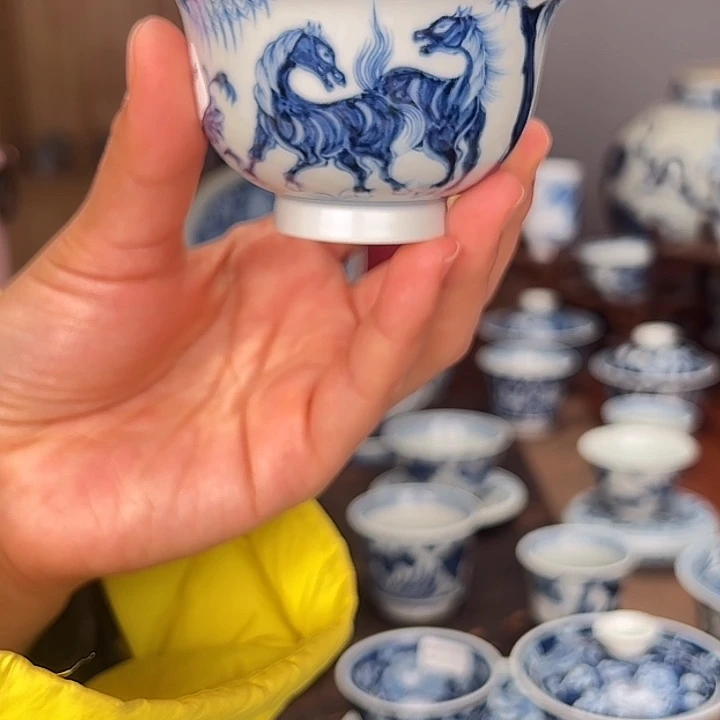 景德镇青花马年品茗杯