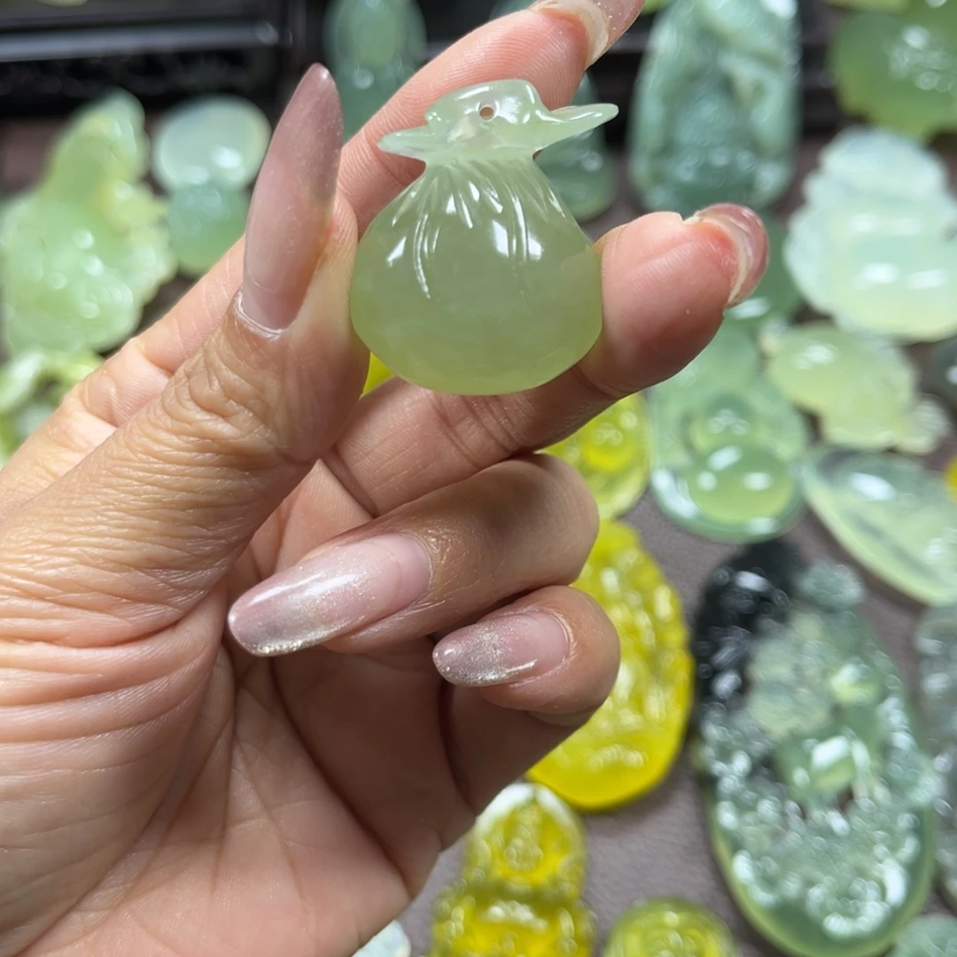 蛇纹石玉未镶嵌颈饰