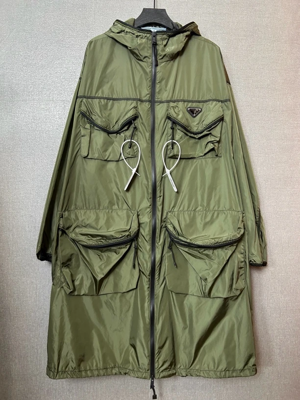 99新 Prada/普拉达 在售款军绿色三角标风衣外套