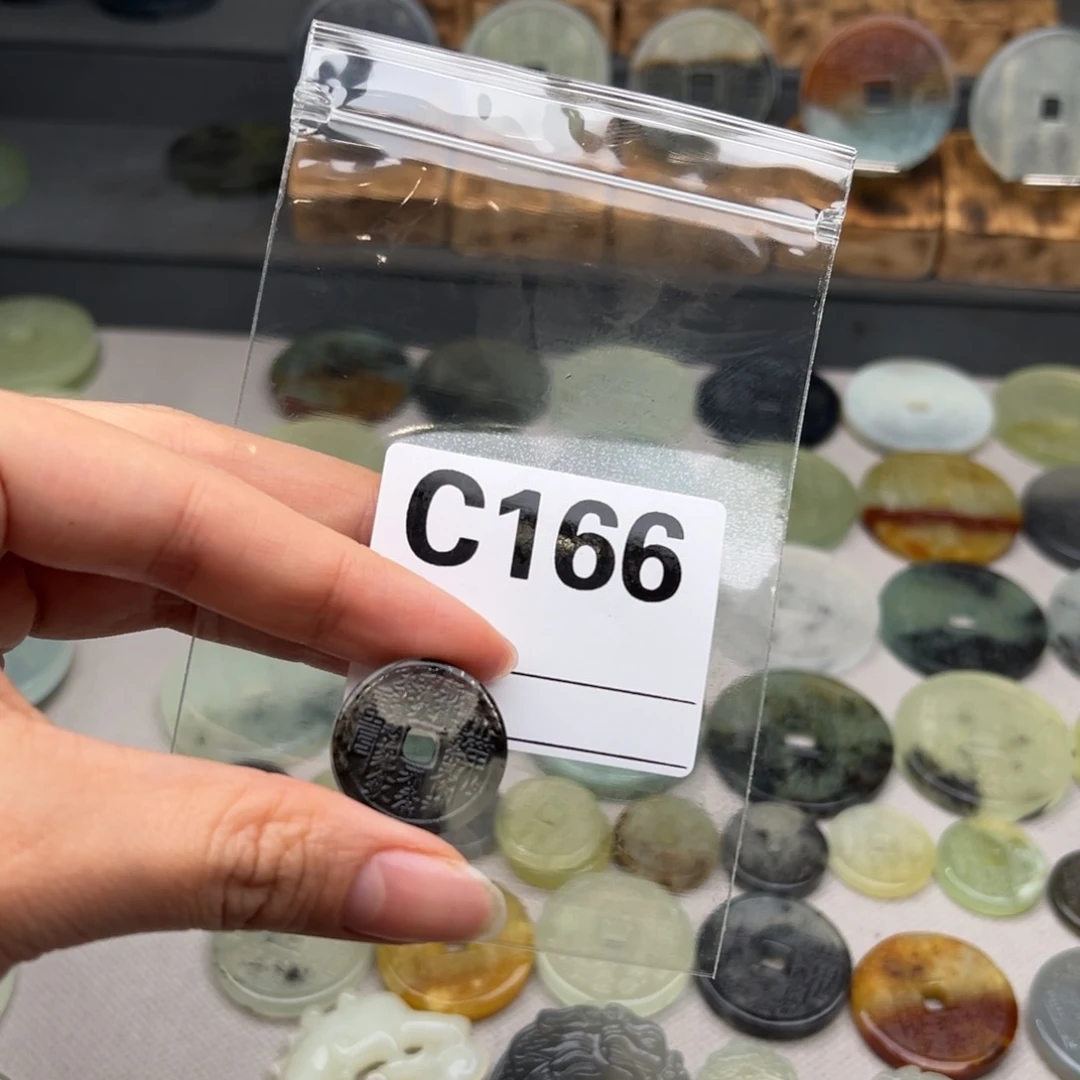 蛇纹石玉颈饰未镶嵌青****影