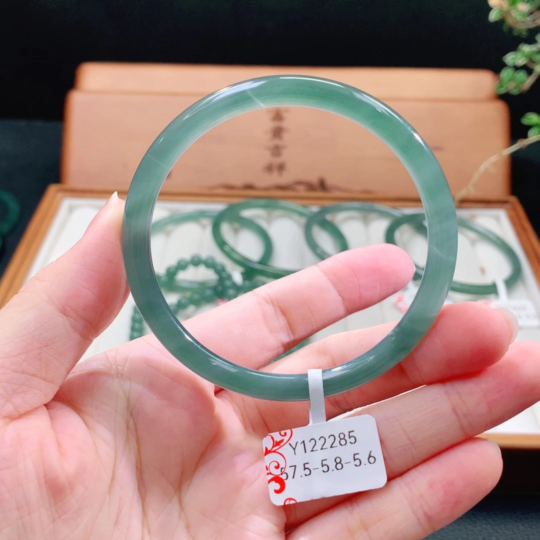 翡翠手镯（圆镯）未镶嵌