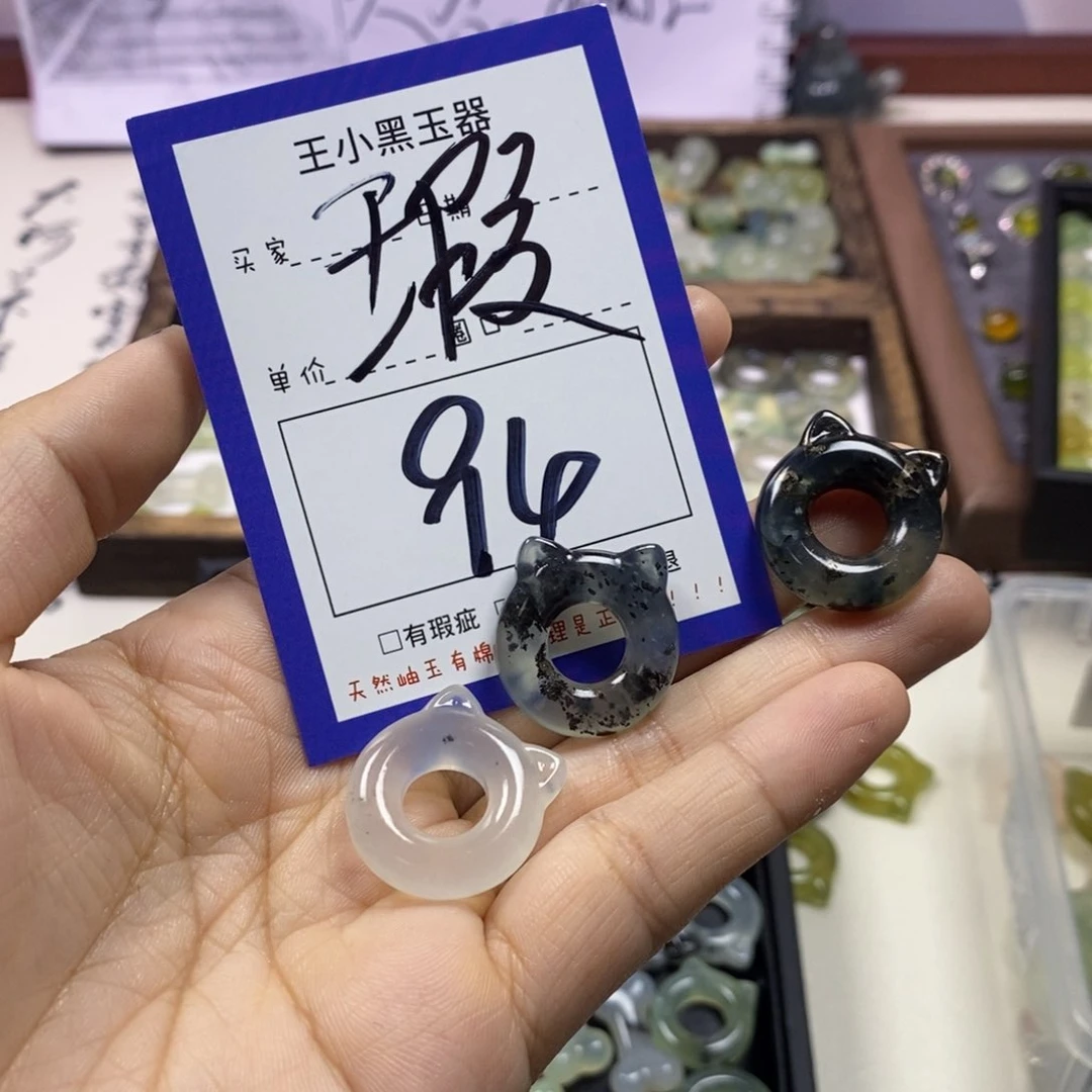 蛇纹石玉颈饰未镶嵌月*.
