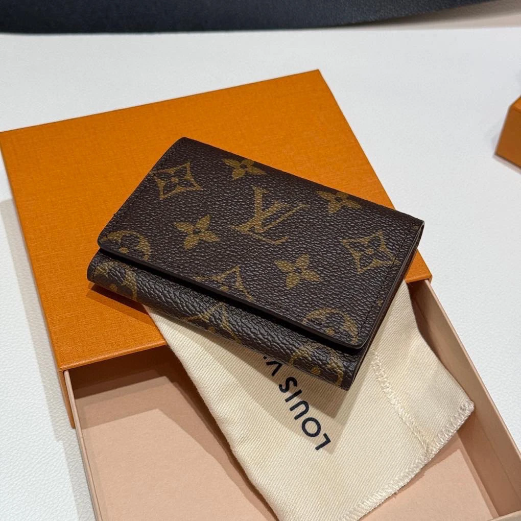 未使用 LouisVuitton/路易威登 老花翻盖卡包