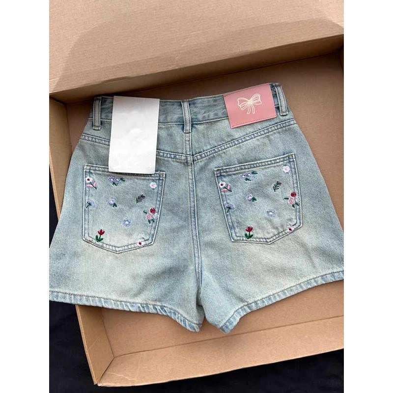 雪千羽刺绣a字阔腿宽松牛仔短裤女夏新款高腰显瘦花朵热裤子ins潮