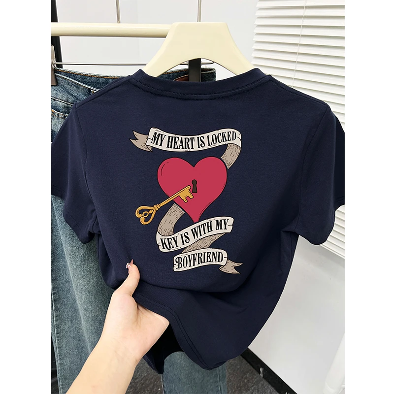 大码女装胖mm显瘦正肩短袖t恤夏新款时尚设计感爱心印花圆领上衣