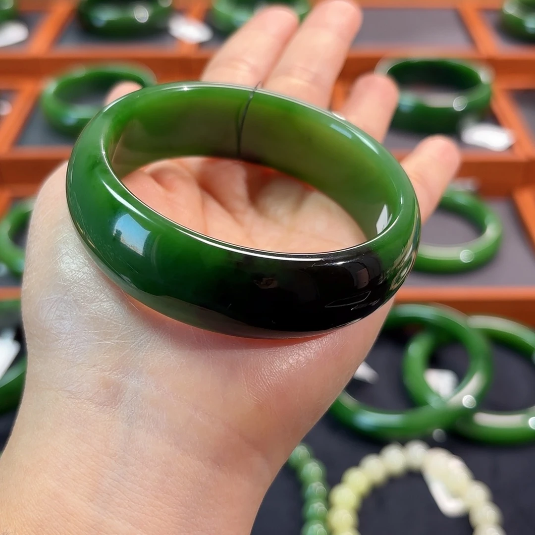 和田玉未镶嵌手镯