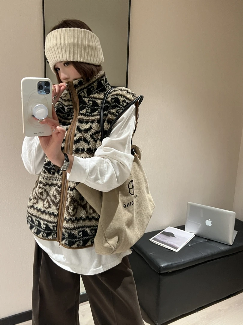 小雅姐姐 复古设计感花纹高领拉链叠穿厚款保暖马甲KJ05