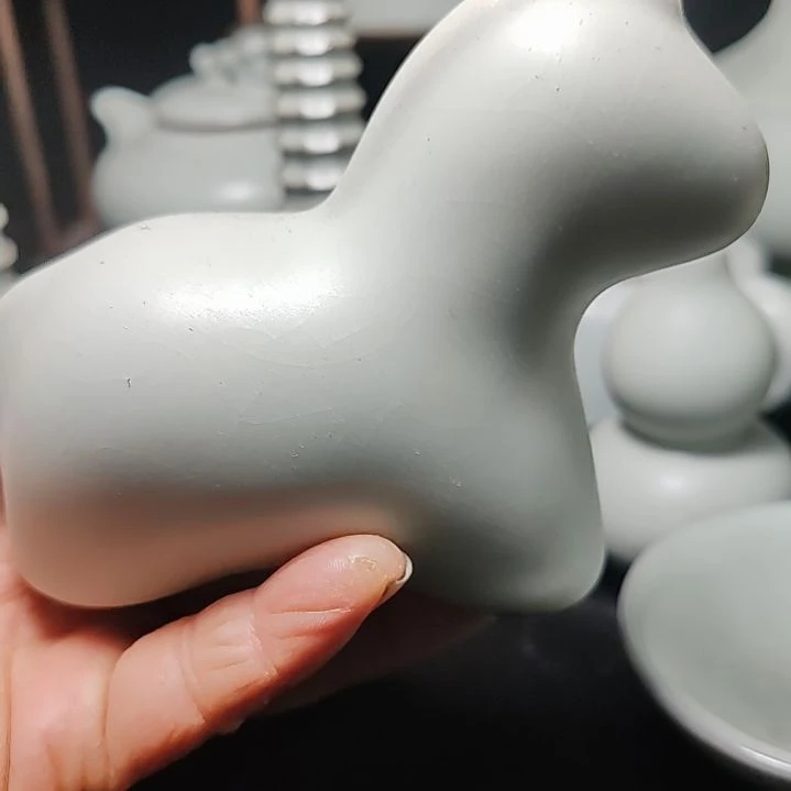 官瓷天青釉小唐马