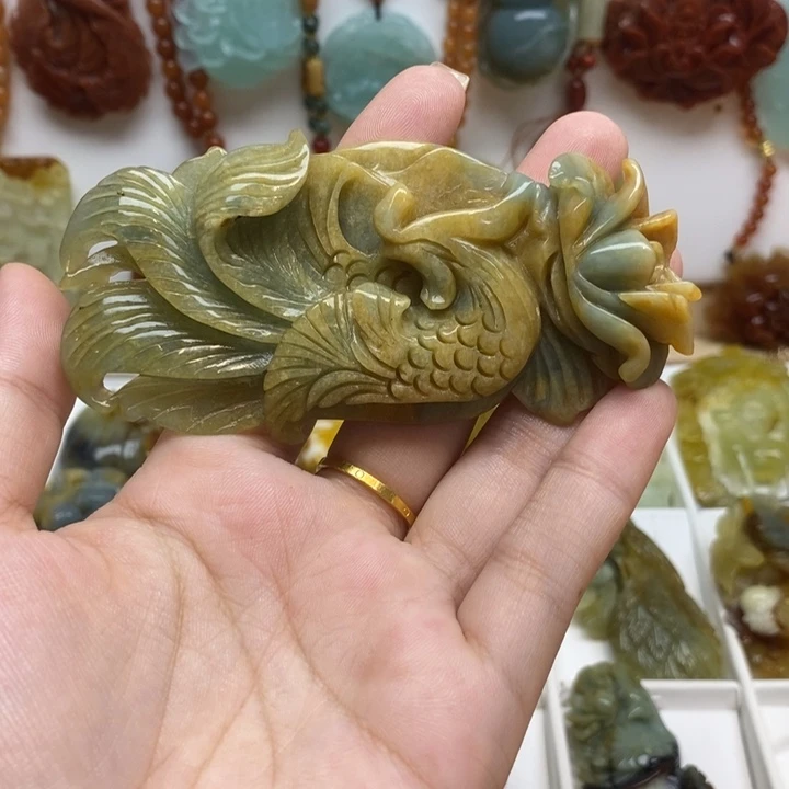 蛇纹石玉未镶嵌颈饰
