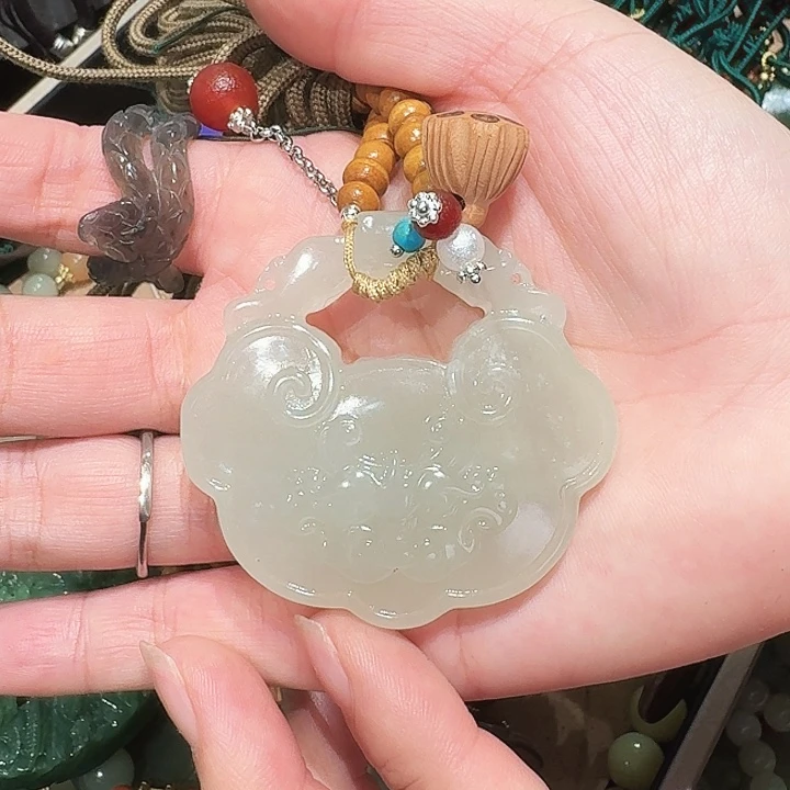 颈饰未镶嵌和田玉