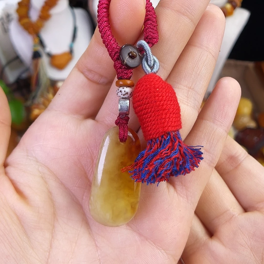 琥珀珠宝奇石未镶嵌。